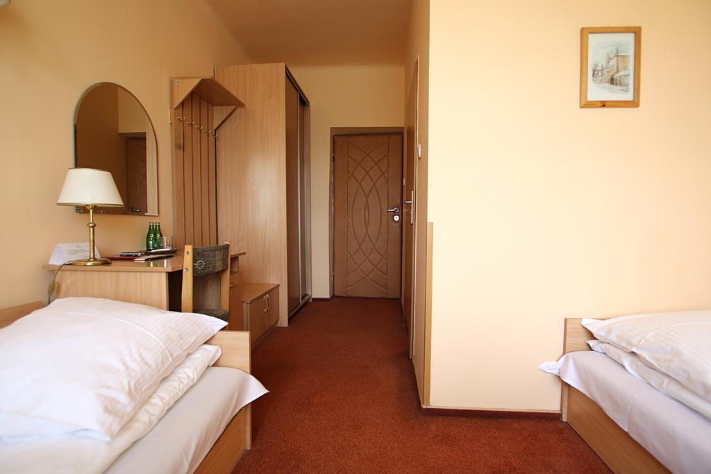 Iskra Otel Radom Oda fotoğraf