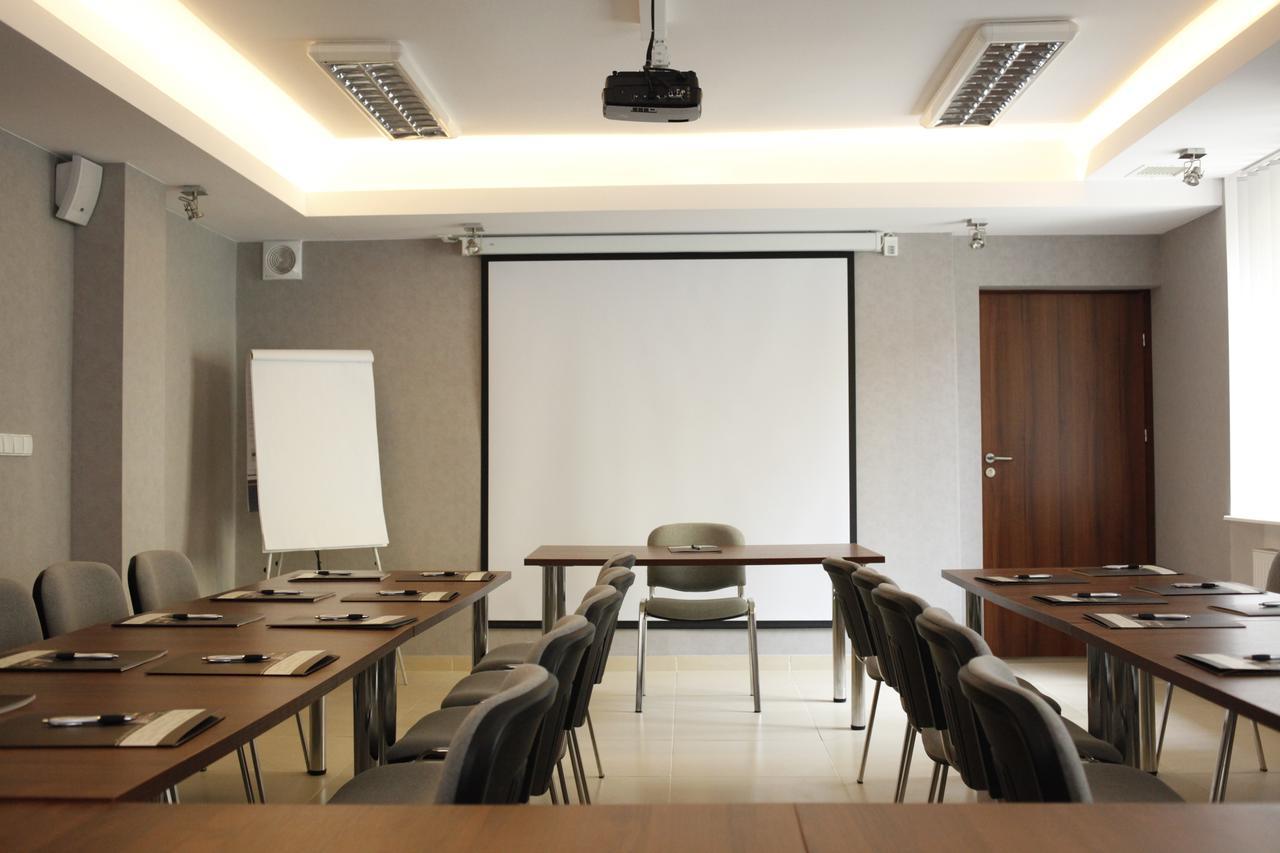 Iskra Otel Radom Oda fotoğraf