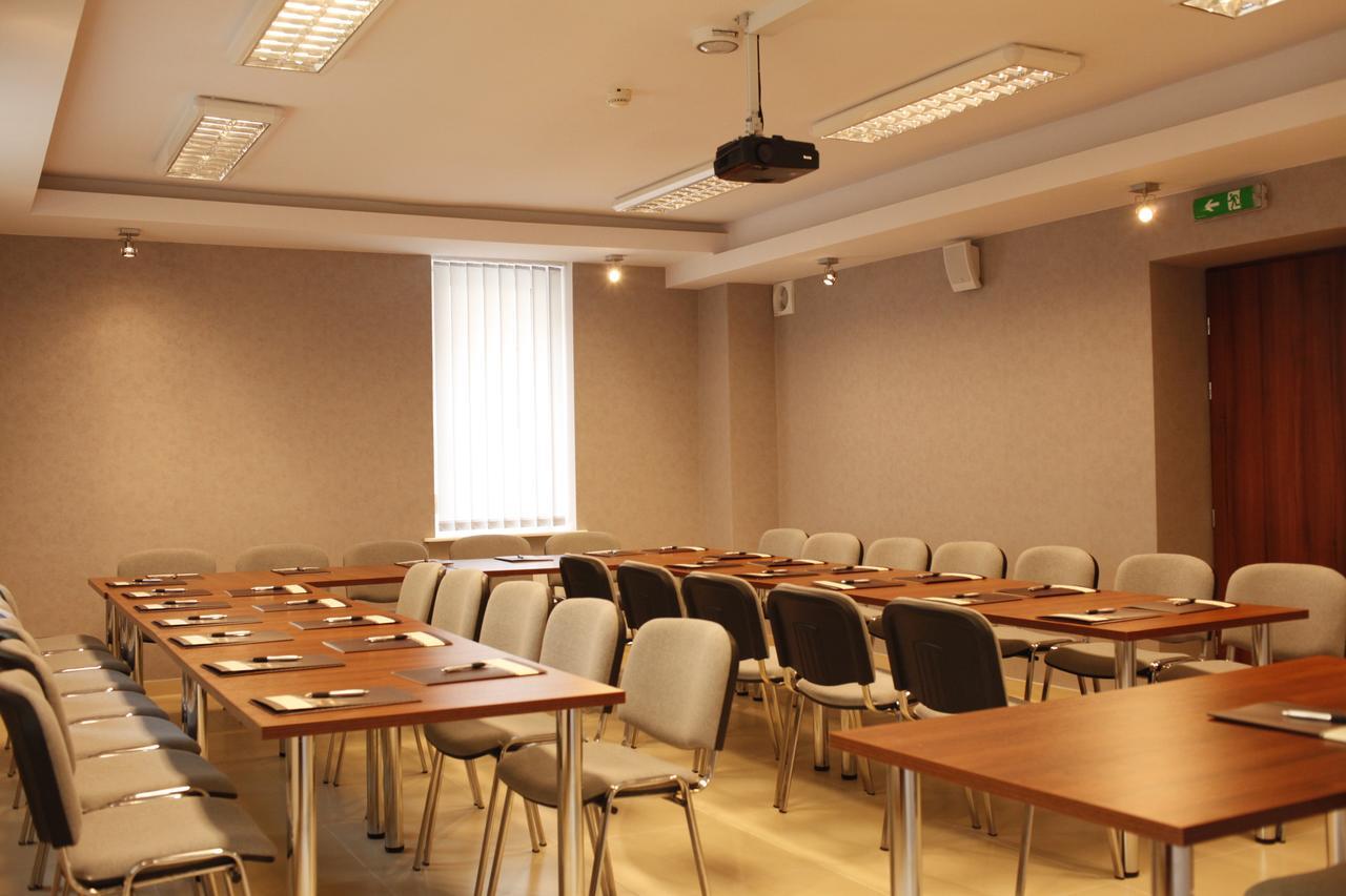 Iskra Otel Radom Oda fotoğraf
