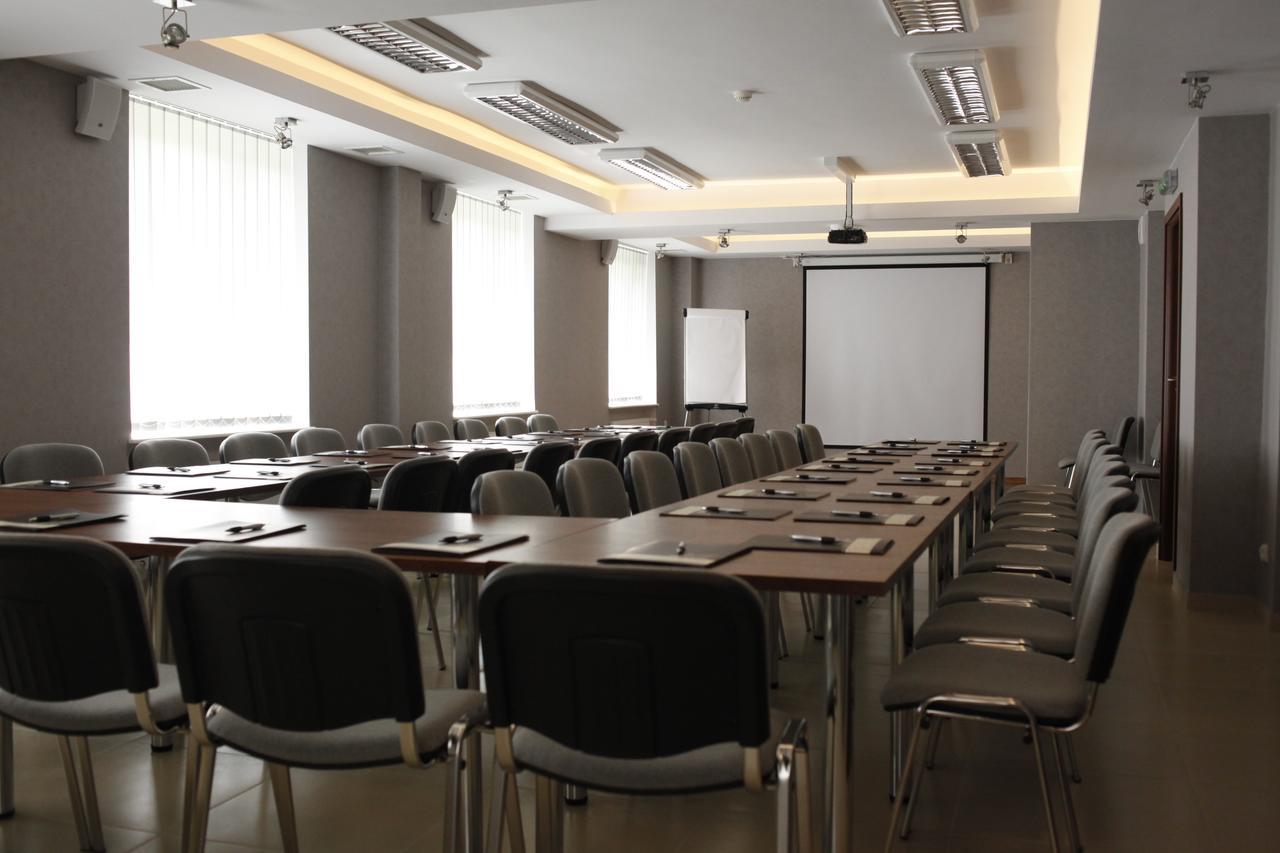 Iskra Otel Radom Oda fotoğraf