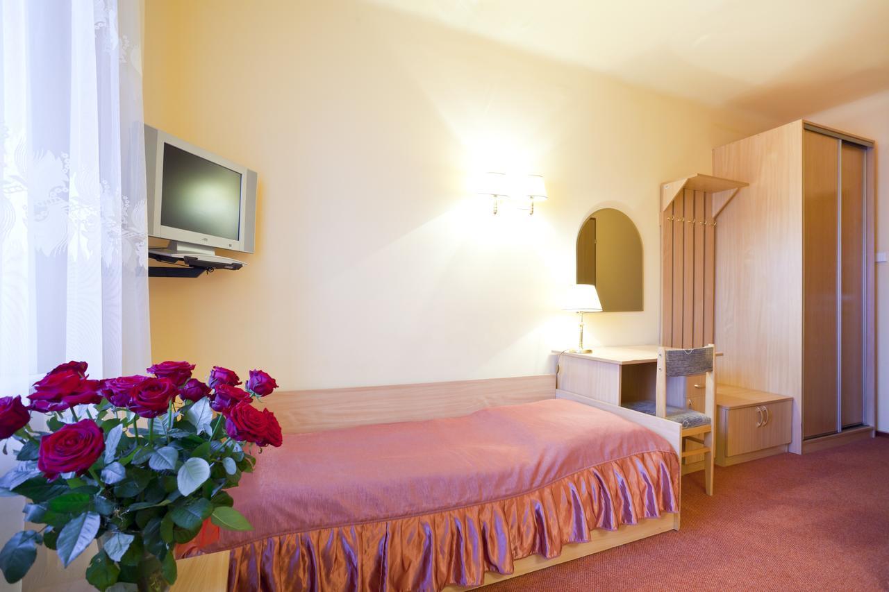 Iskra Otel Radom Oda fotoğraf