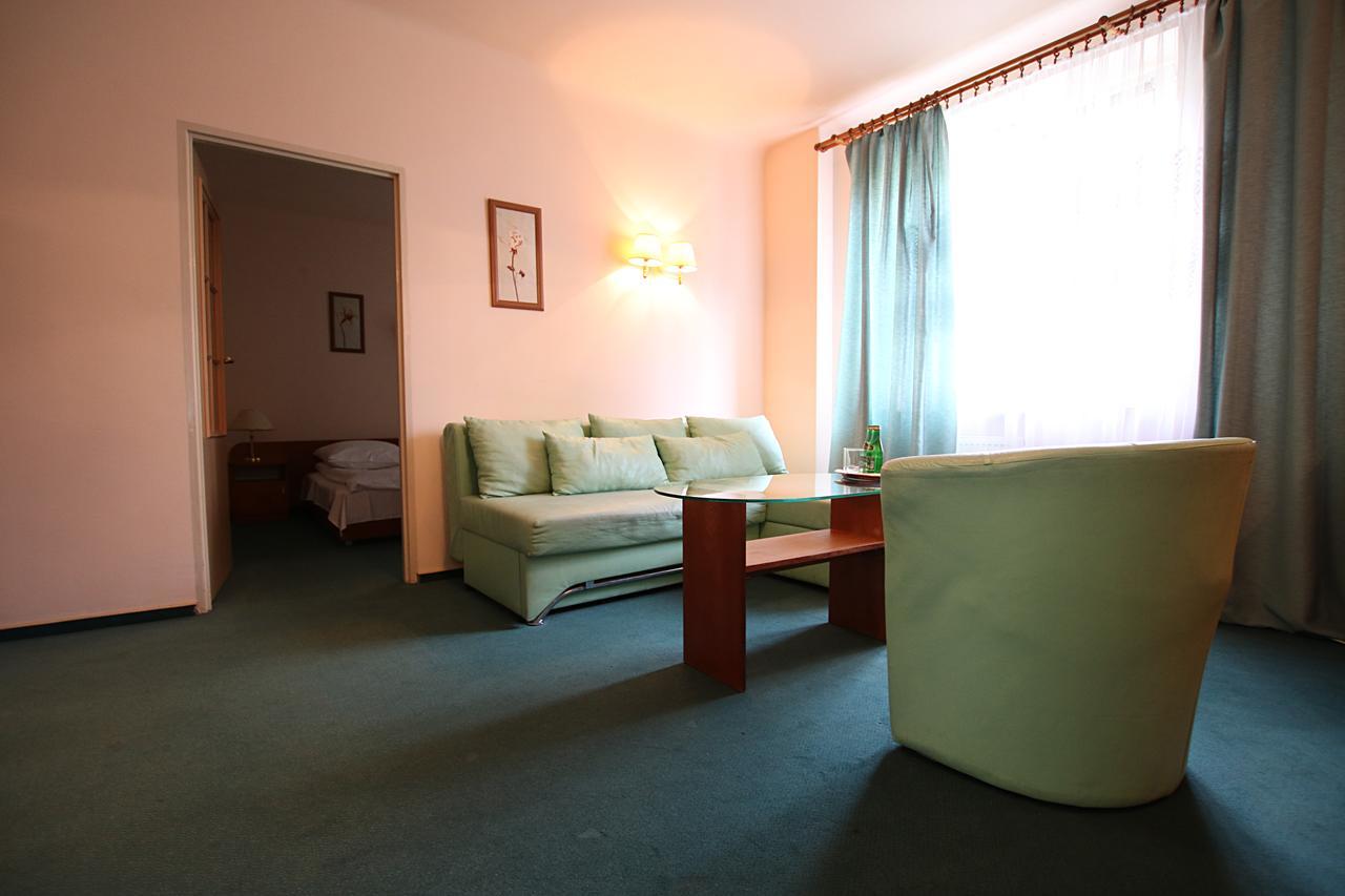 Iskra Otel Radom Oda fotoğraf