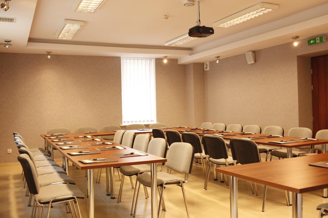 Iskra Otel Radom Oda fotoğraf