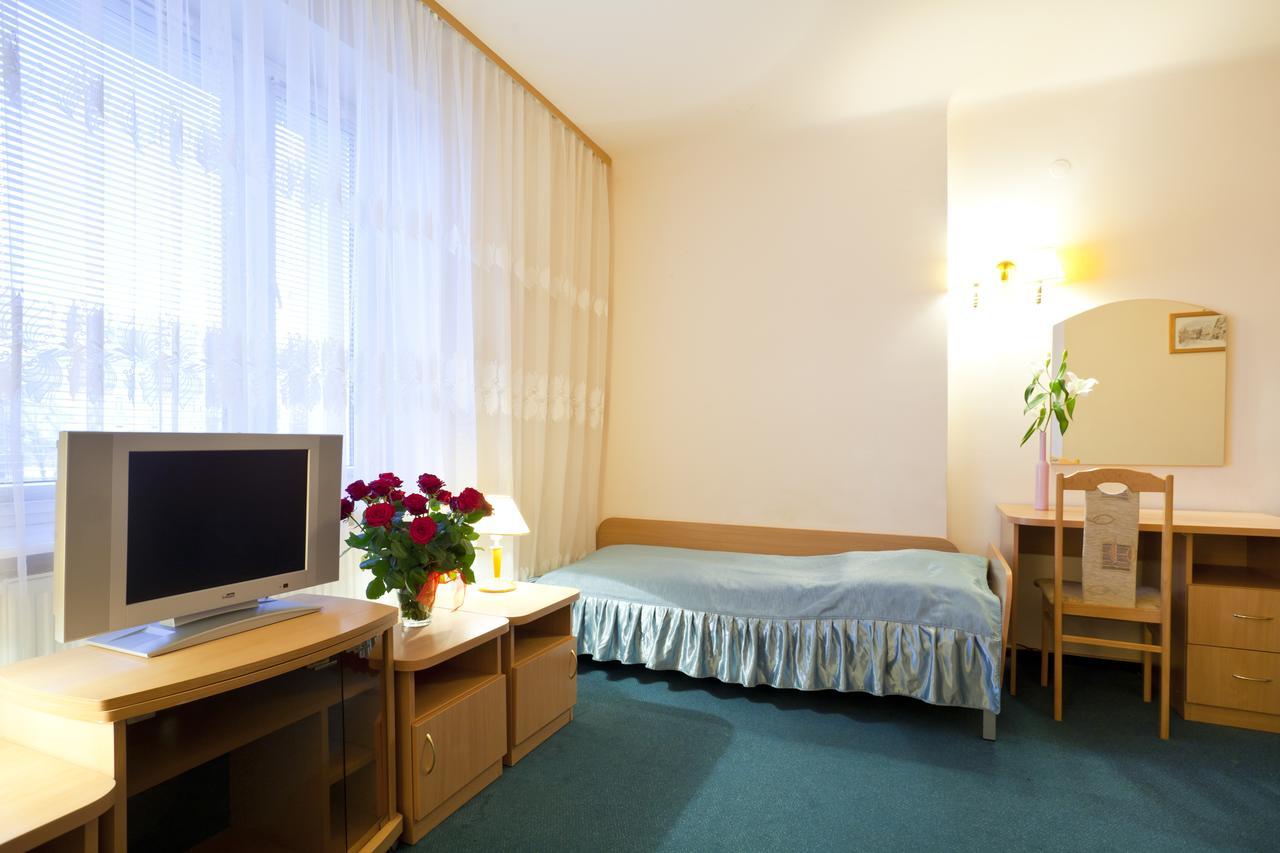 Iskra Otel Radom Oda fotoğraf